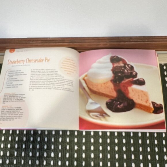 Martha Stewart Pie Plate and Icebox Pies by Lauren Chattman Book - Picture 8 of 8